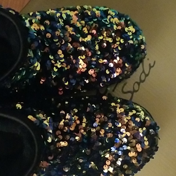 Ugg Sequin mini short Boot - Picture 2 of 11